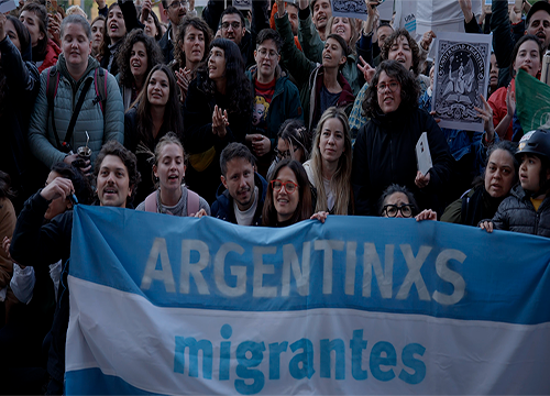 La comunidad argentina en Barcelona organiza una marcha en apoyo de la educación pública y gratuita  Falta de financiación e inflación ponen en emergencia a las universidades argentinas 